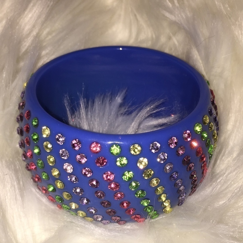 3/$15 Vintage chunky plastic blue bangle - Picture 2 of 8